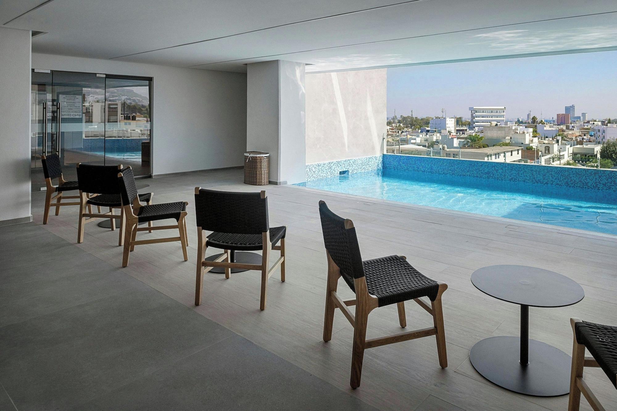 Vista Piscina AC Hotel By Marriott San Luis Potosi