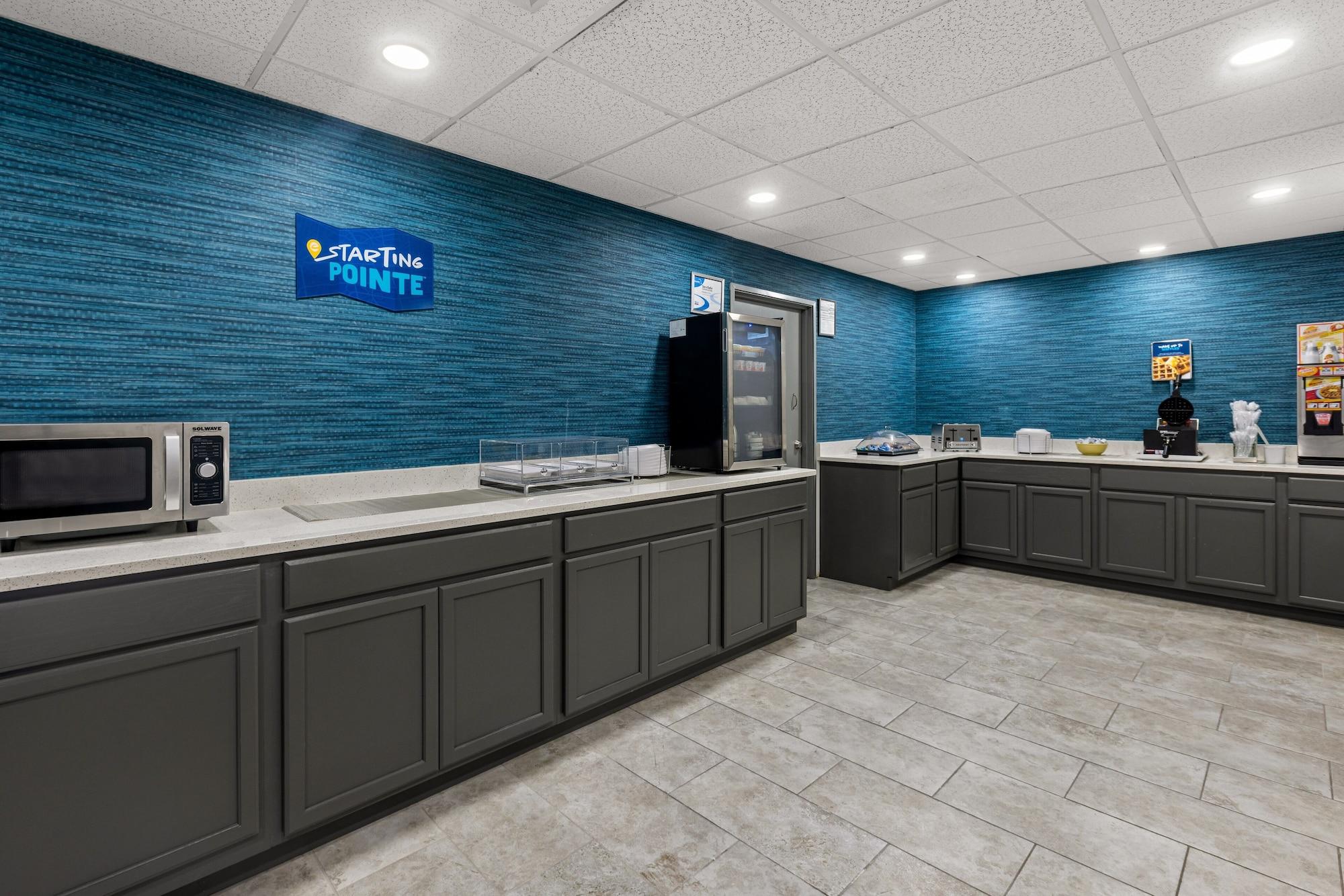 Restaurant Clarion Pointe Hinesville near Fort Stewart