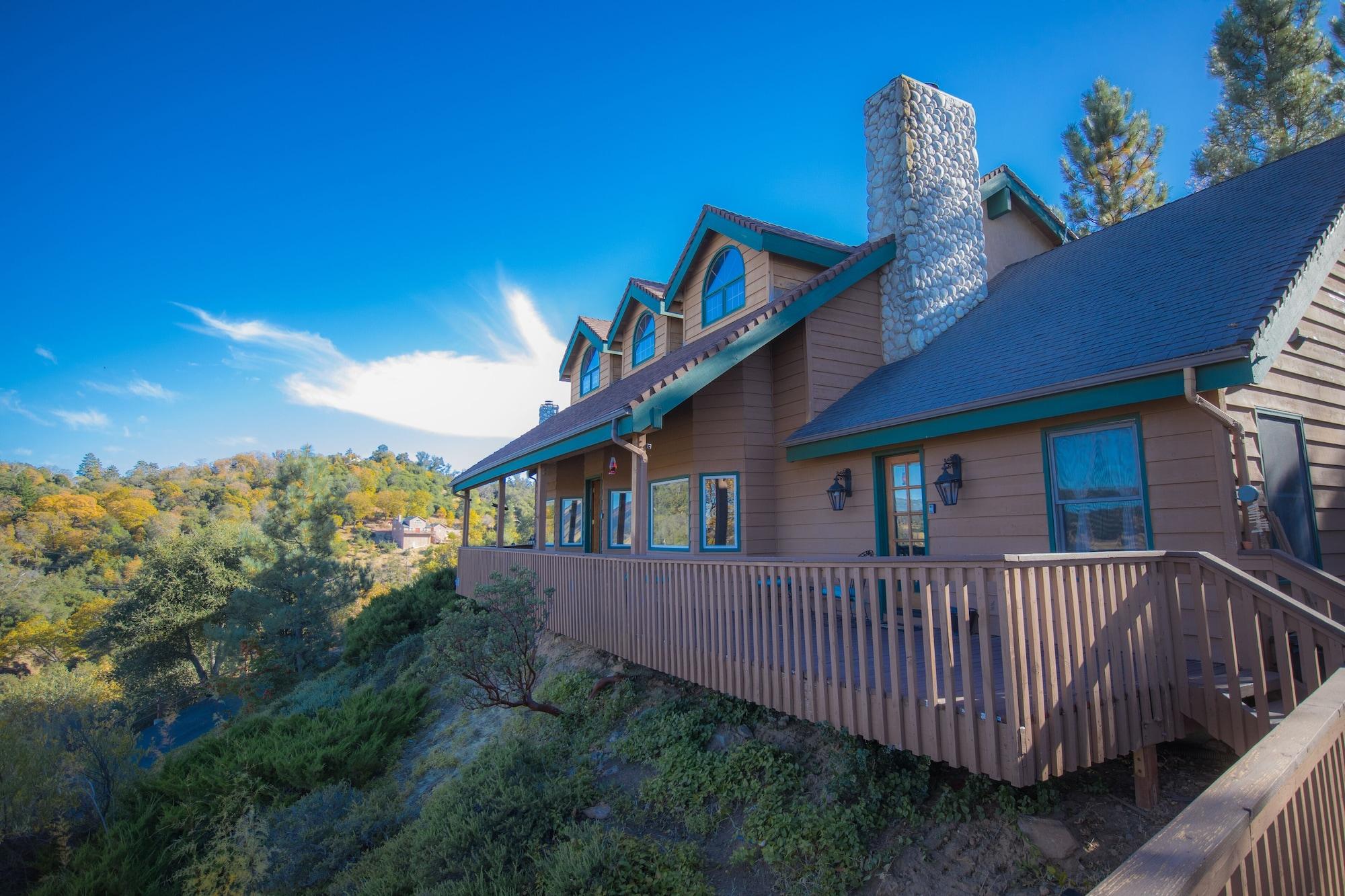 Vista Exterior Tucker Peak Lodge