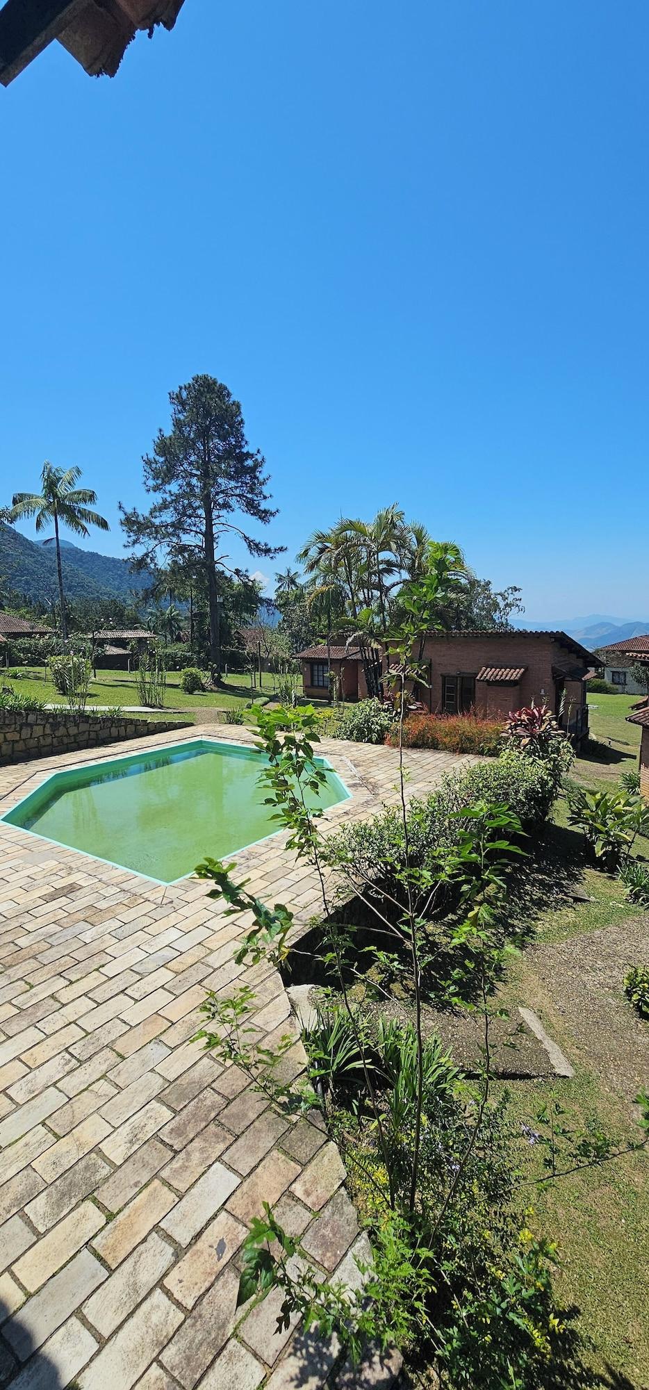 Vista Piscina Pousada Alto Pirapitinga