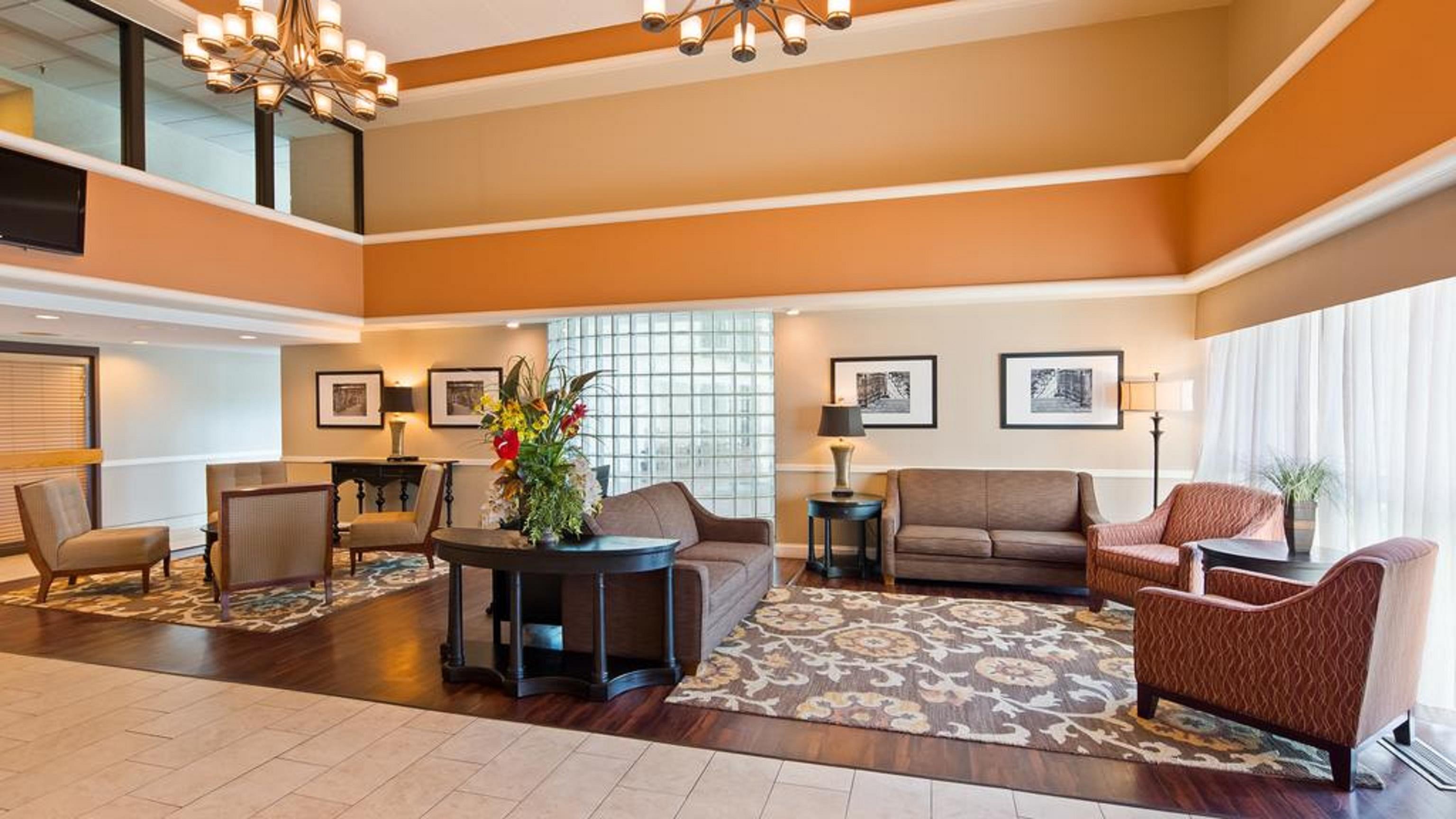 Vista Lobby Best Western East Towne Suites
