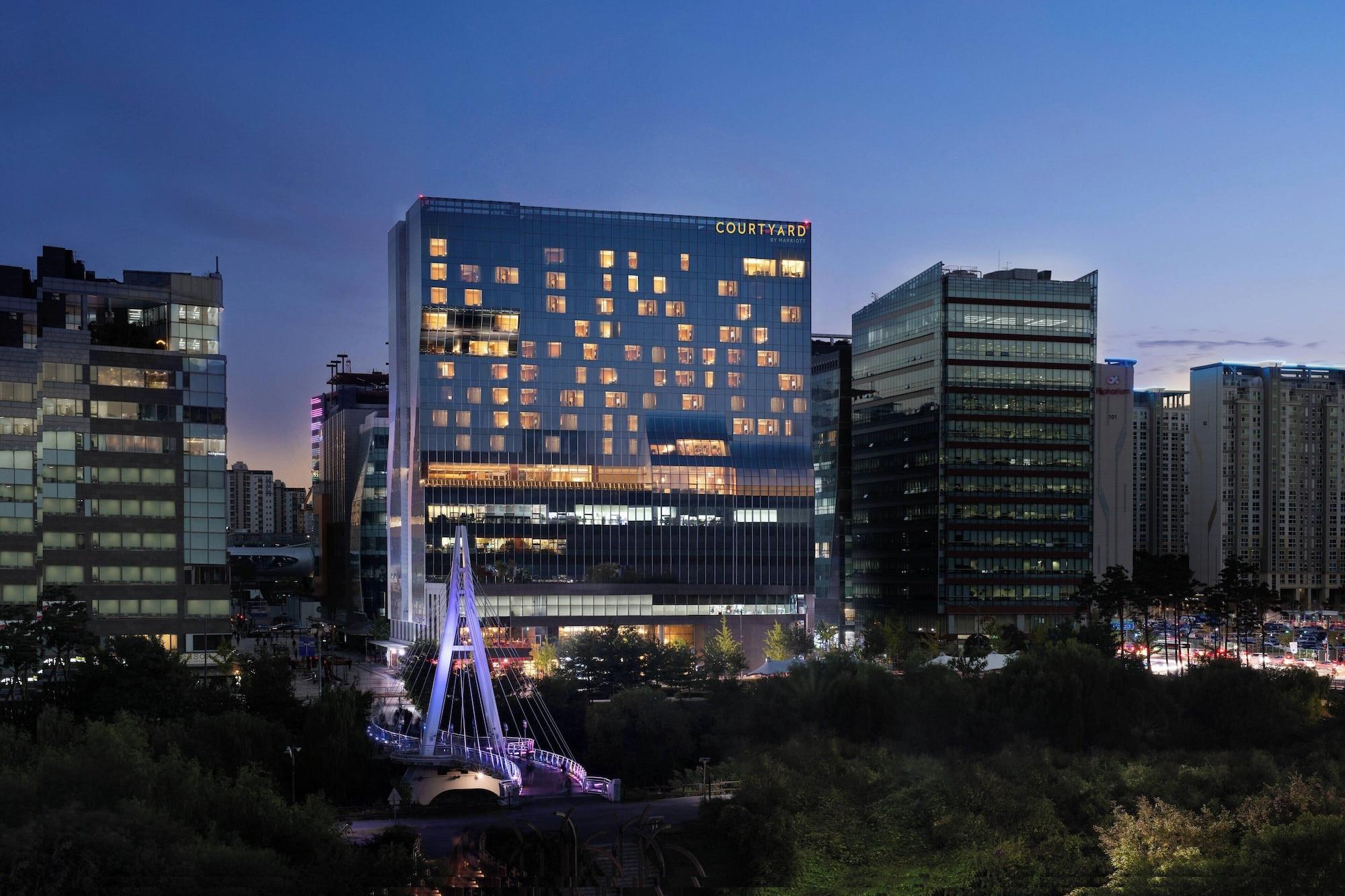 Vista Exterior Courtyard by Marriott Seoul Pangyo