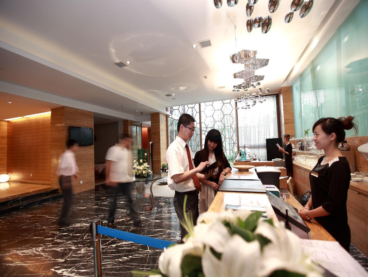 Vista Lobby H-Hotel Riverside