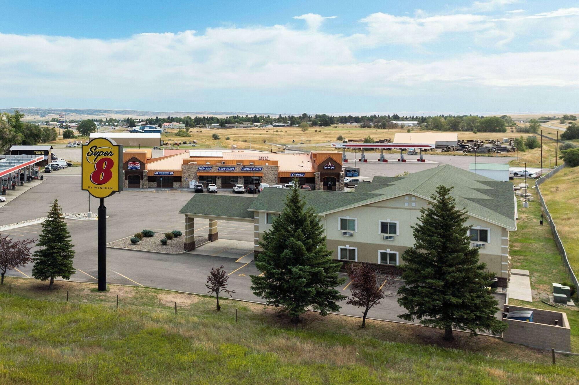 Vista Exterior Super 8 by Wyndham Big Timber