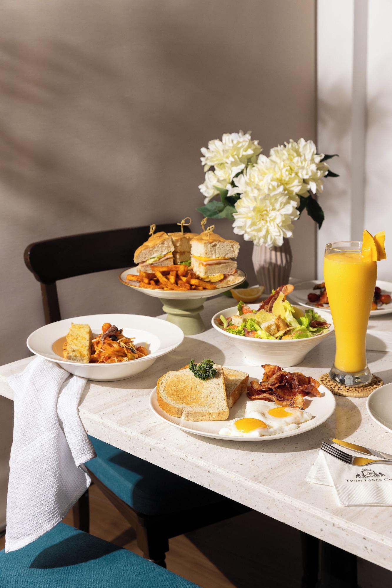 Restaurant Twin Lakes Hotel - near Tagaytay