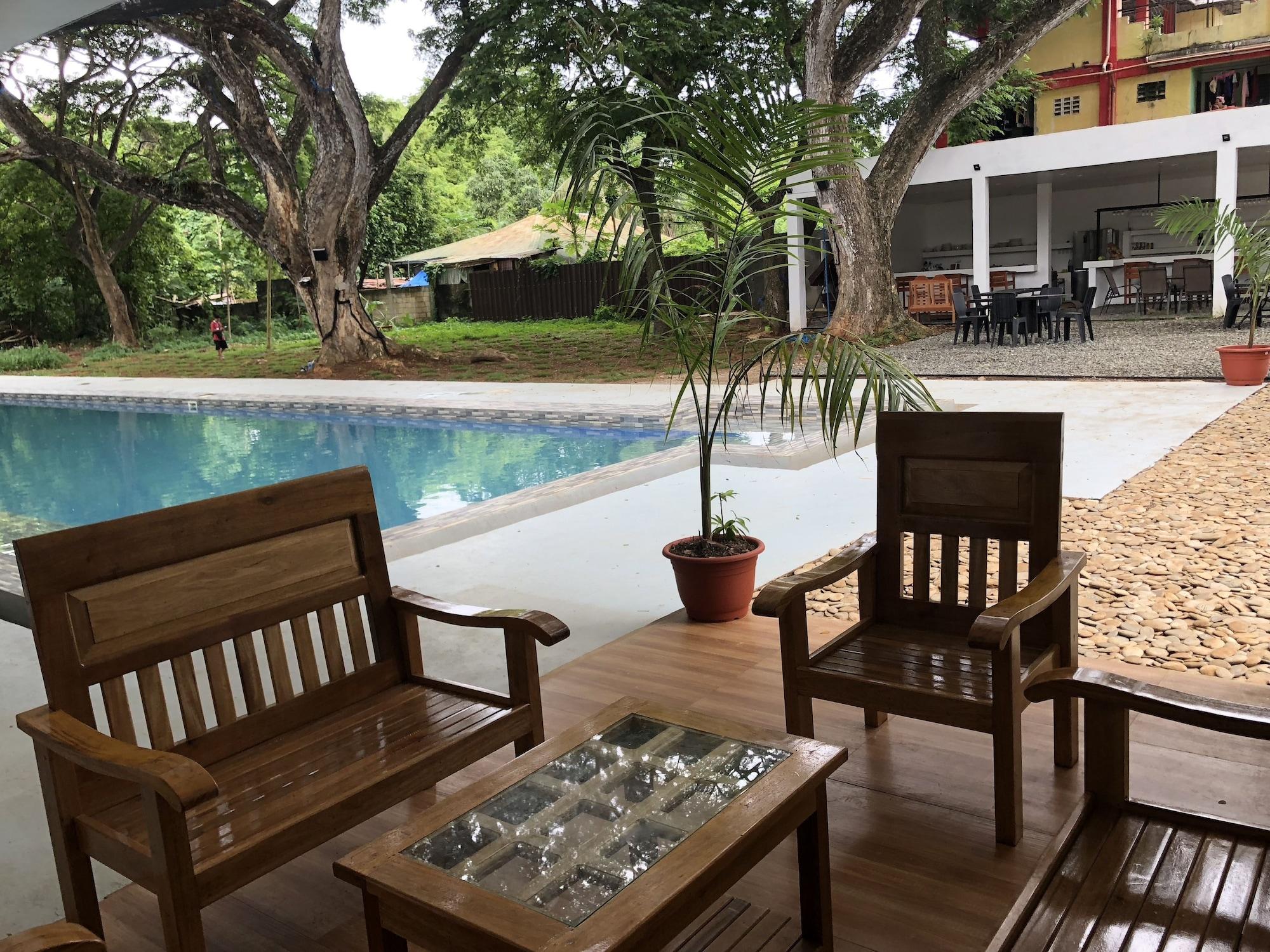 Vista Piscina Alesseo Backpackers - Hostel