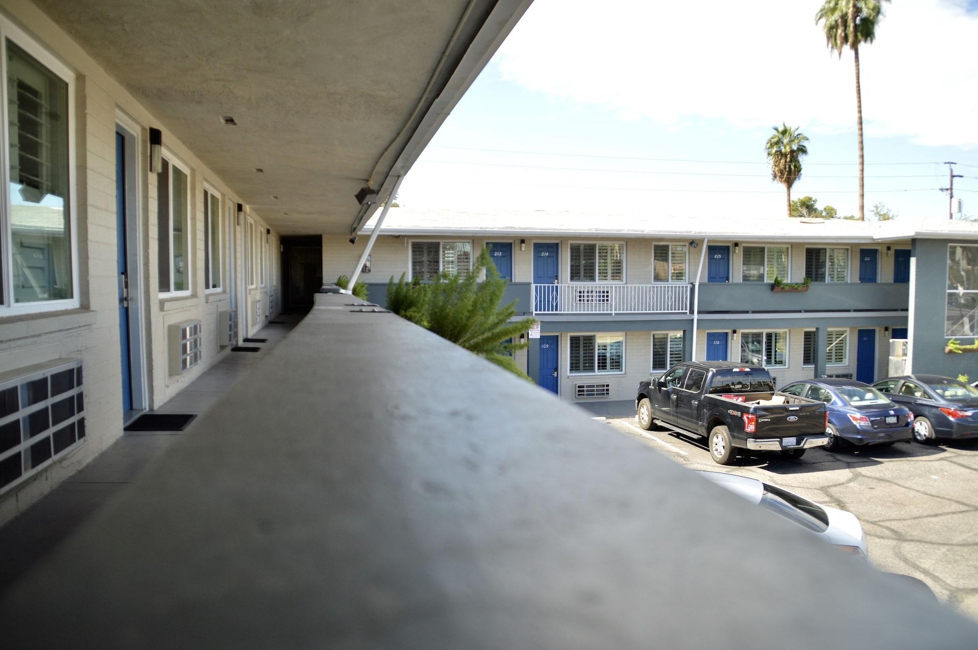 Vista Exterior University Inn Tempe