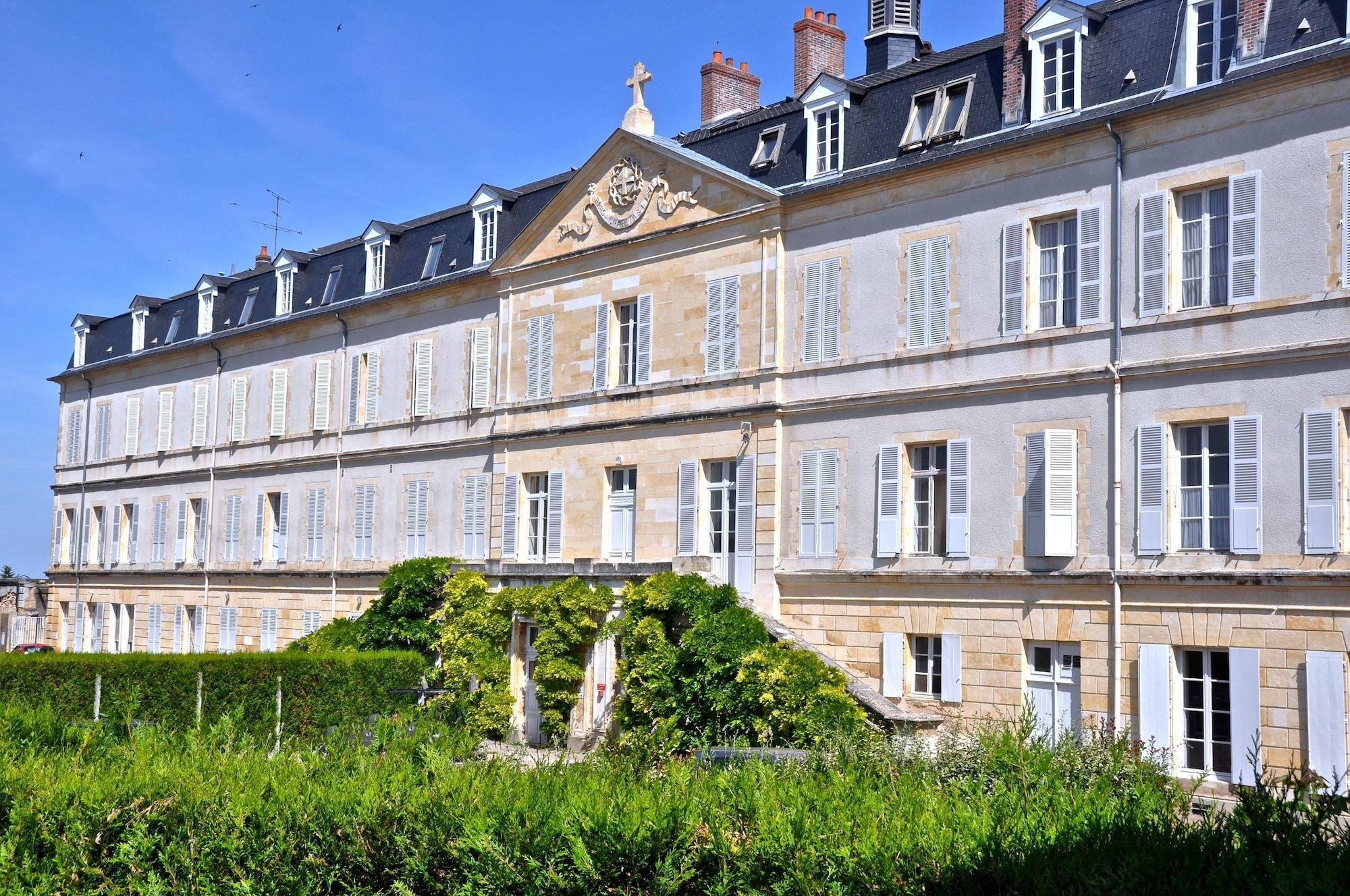 Vista Exterior Espace Bernadette Soubirous Nevers