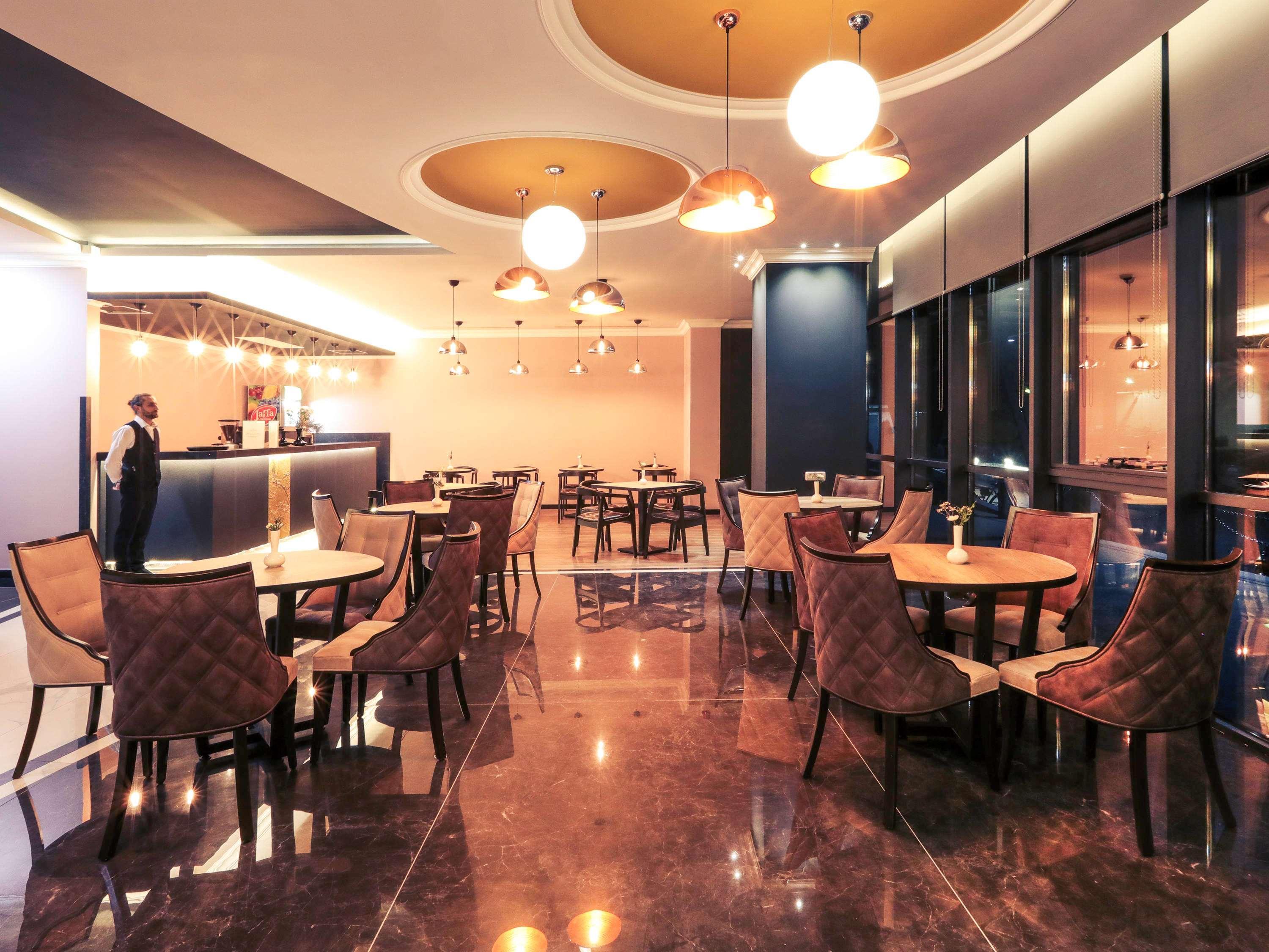 Bar/Salón Mercure Tetovo