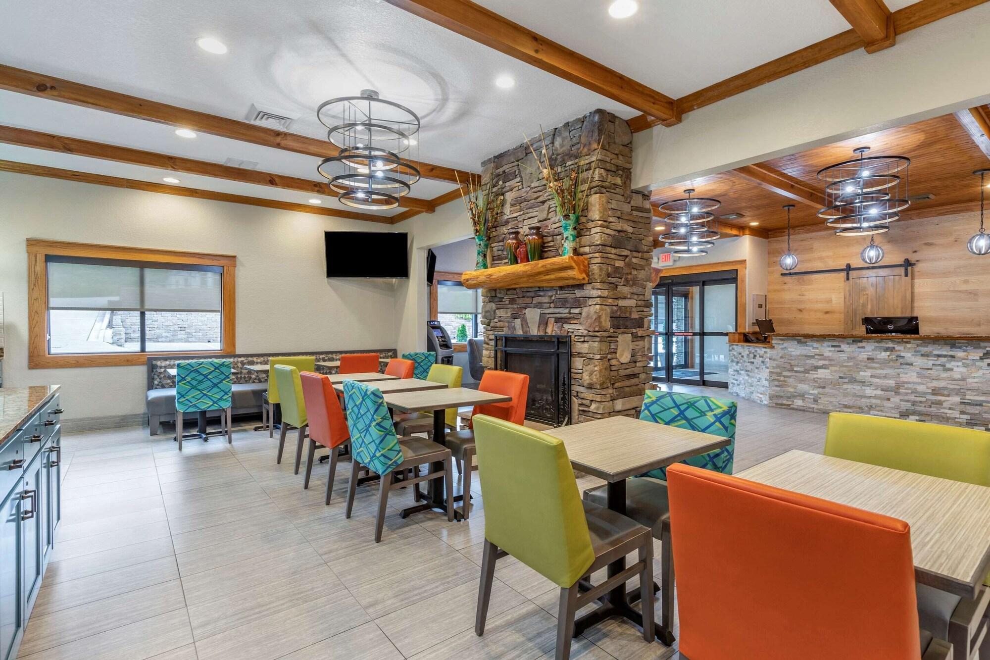 Restaurant Brookstone Lodge near Biltmore Village, Ascend Hotel Collection by Choice Hotels International