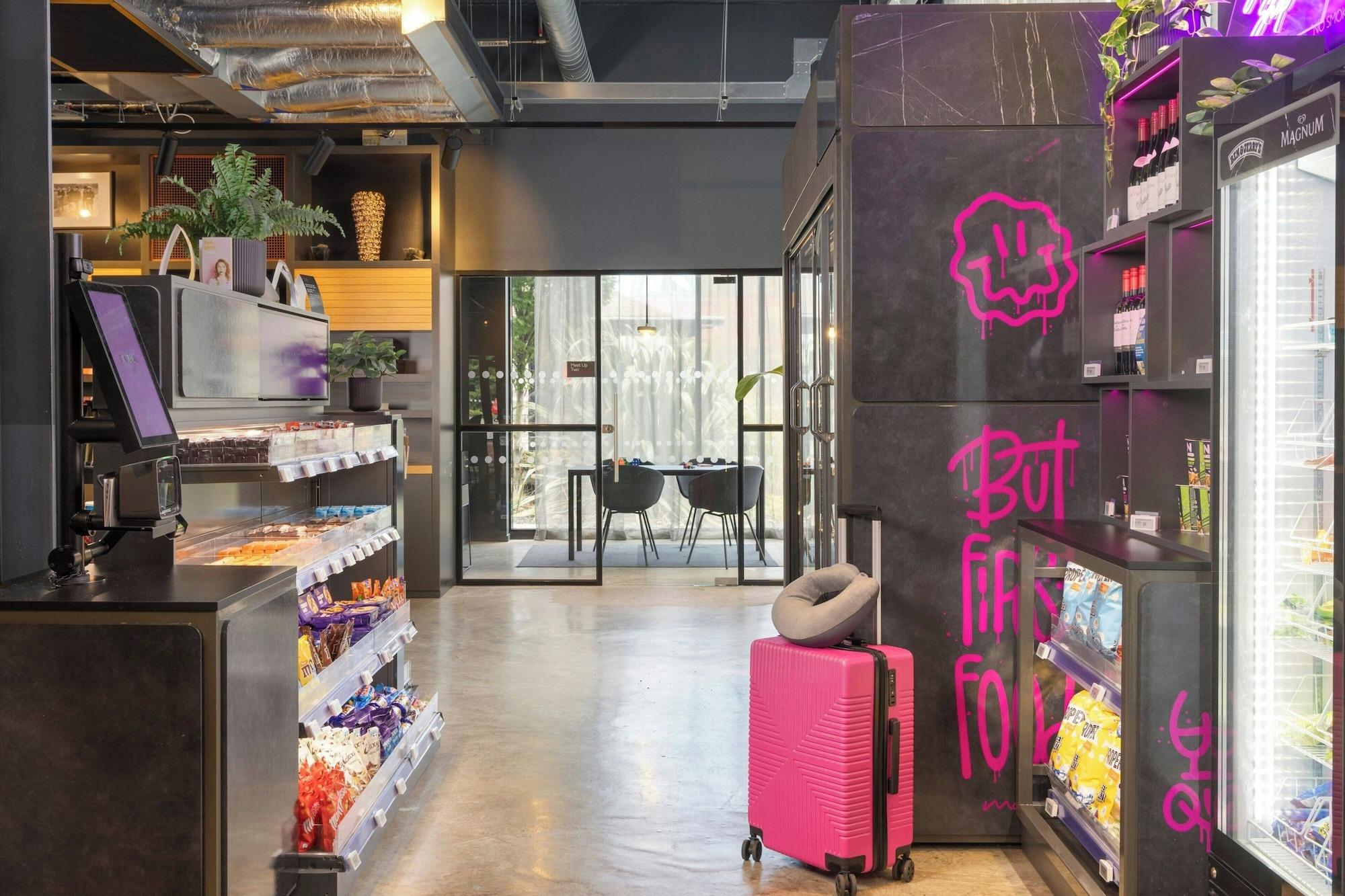 Restaurant MOXY London Heathrow Airport