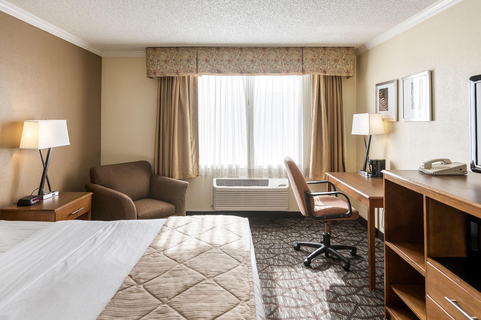 Habitación Clarion Hotel Detroit Metro Airport