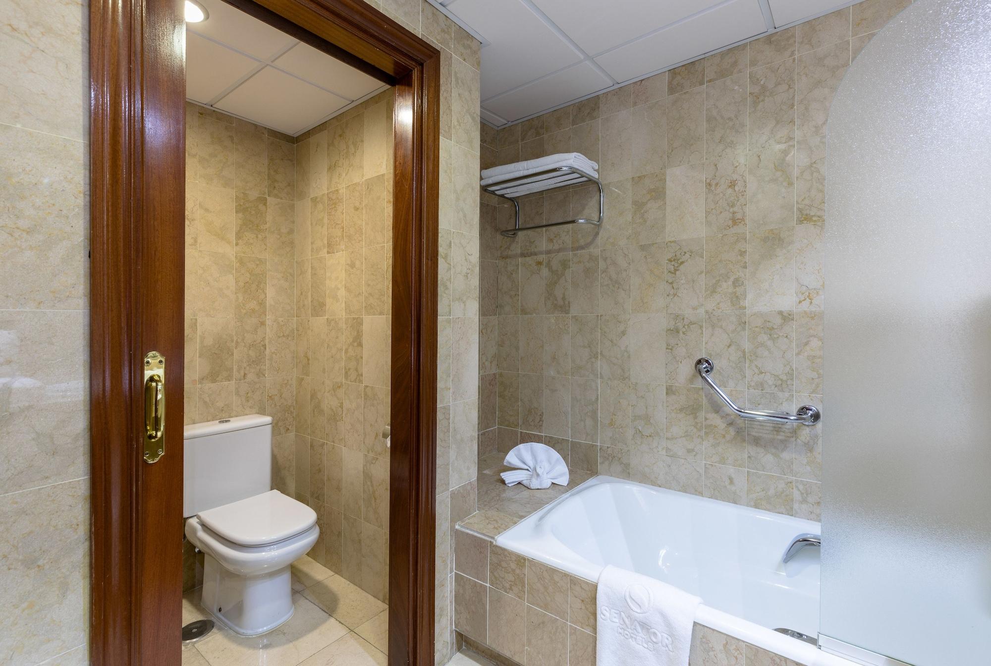 Equipamiento de Habitación Senator Huelva Hotel