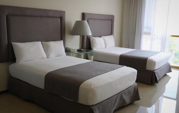Hotel Suites Bernini - Hoteles cerca de La Minerva en Guadalajara