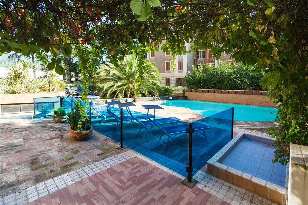 Vista Piscina Hotel Michelangelo Palace