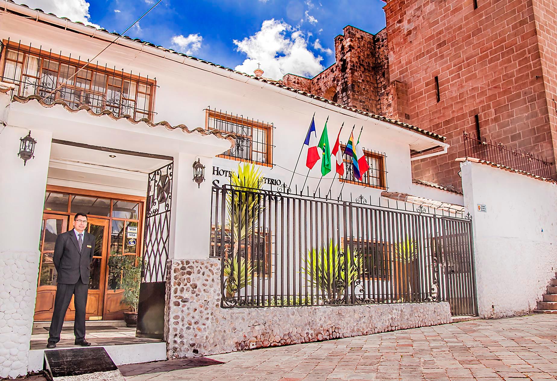 Vista Exterior Hotel Monasterio San Pedro