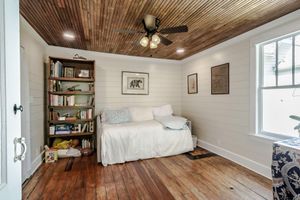 Alquiler Vacacional - Charming, historic riverfront lodge