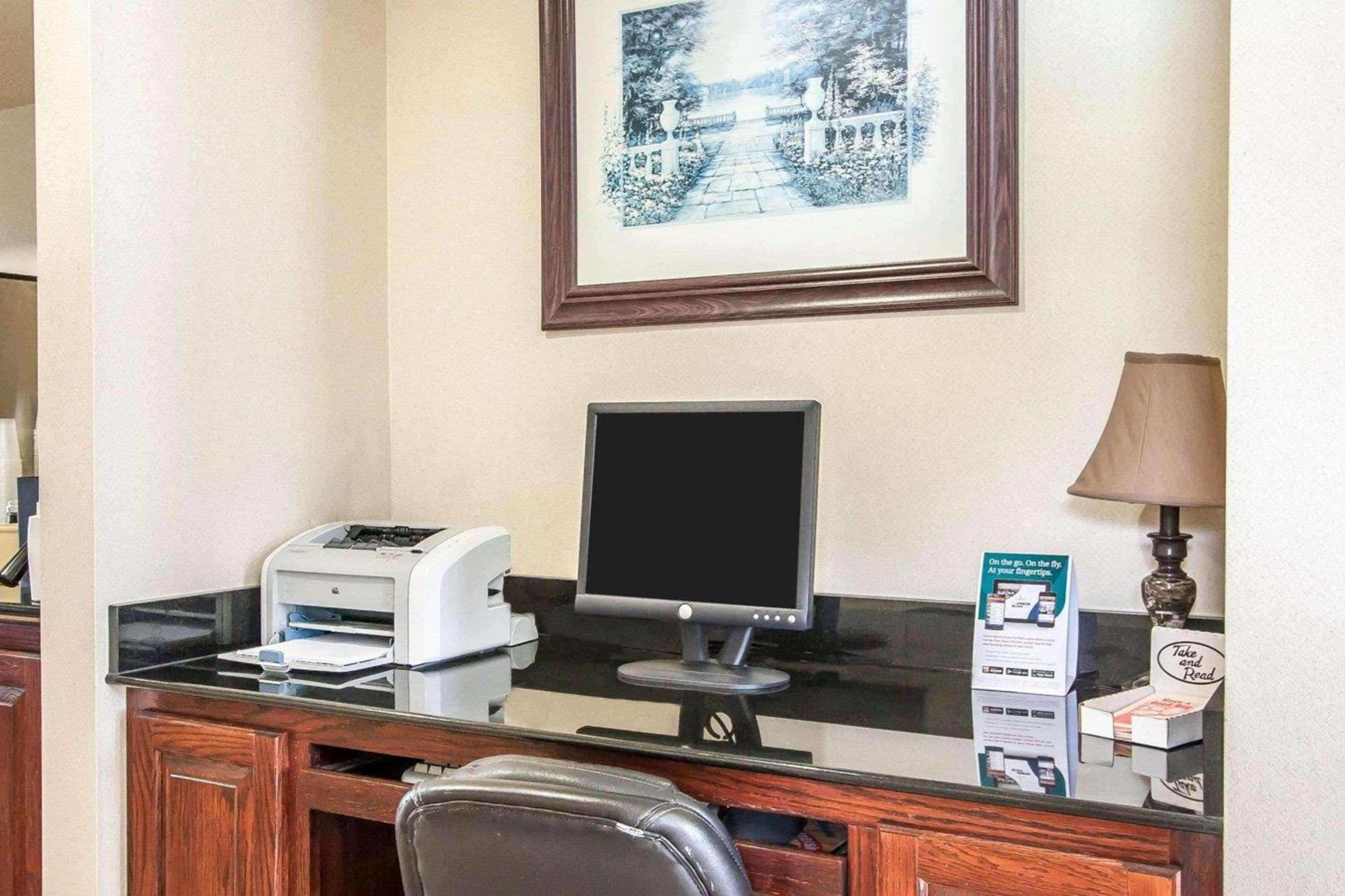 Centro de Negocios Quality Inn Savannah South