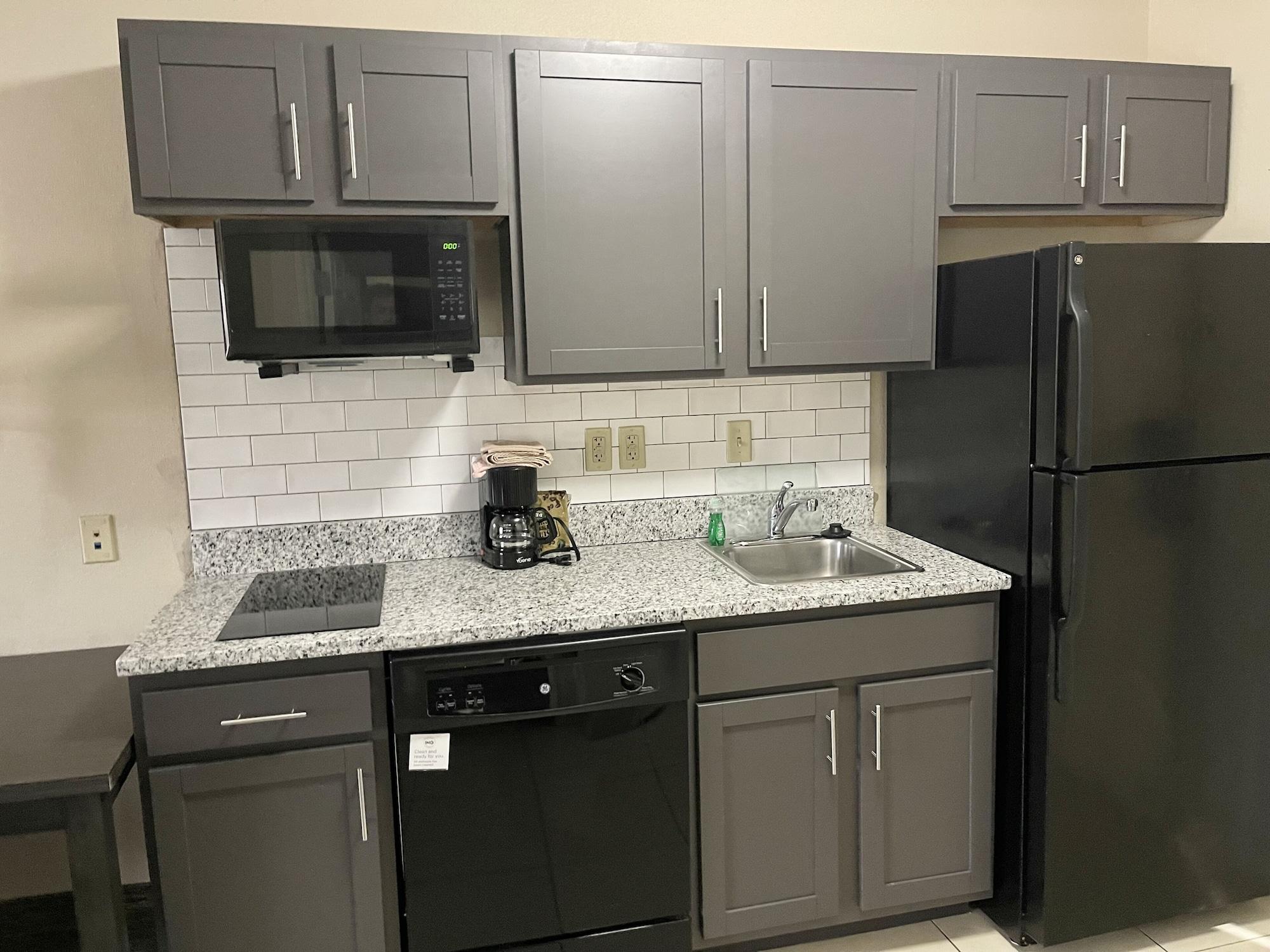 Equipamiento de Habitación Candlewood Suites Airport by IHG