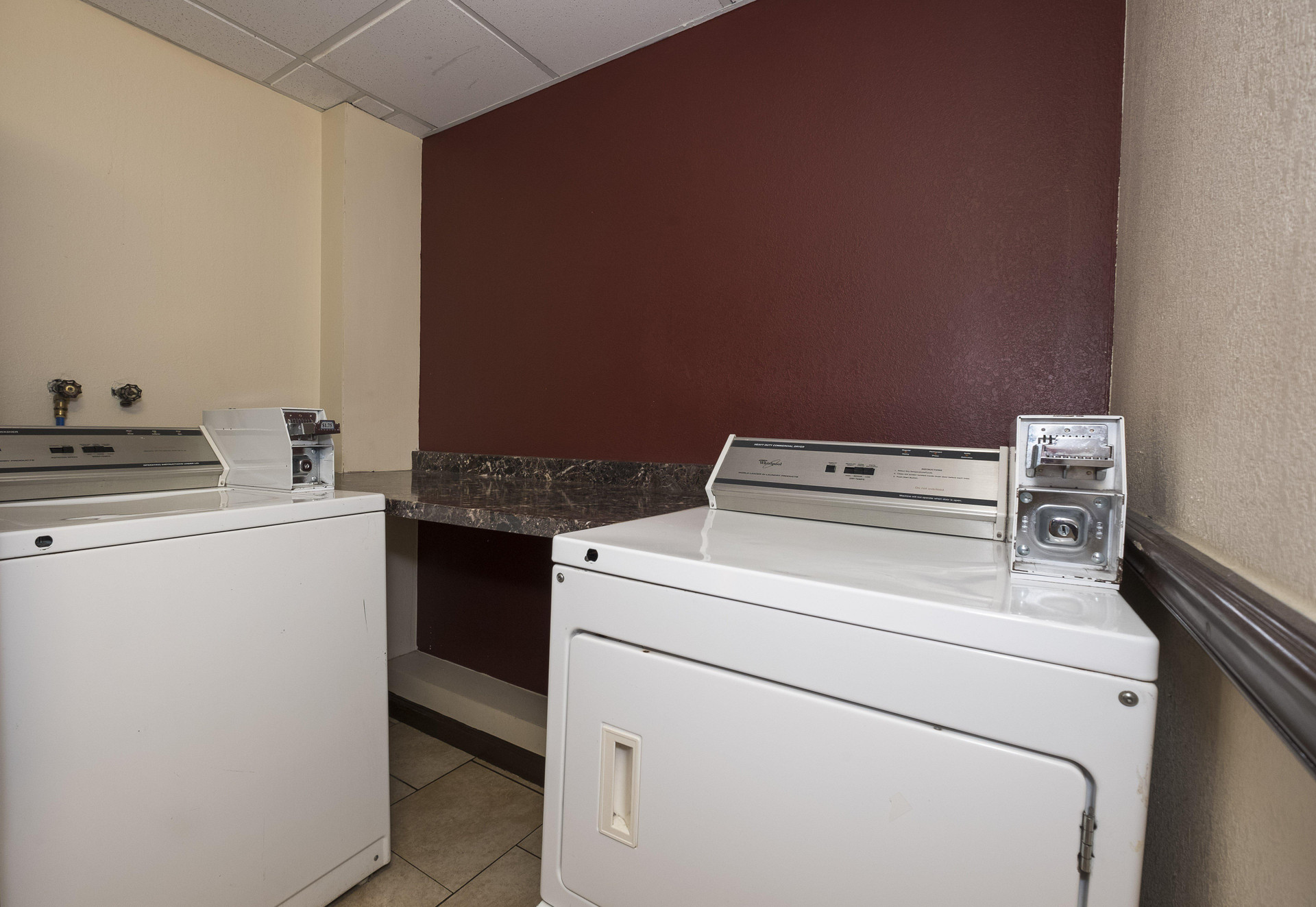 Instalaciones Recreativas Red Roof PLUS+ Poughkeepsie