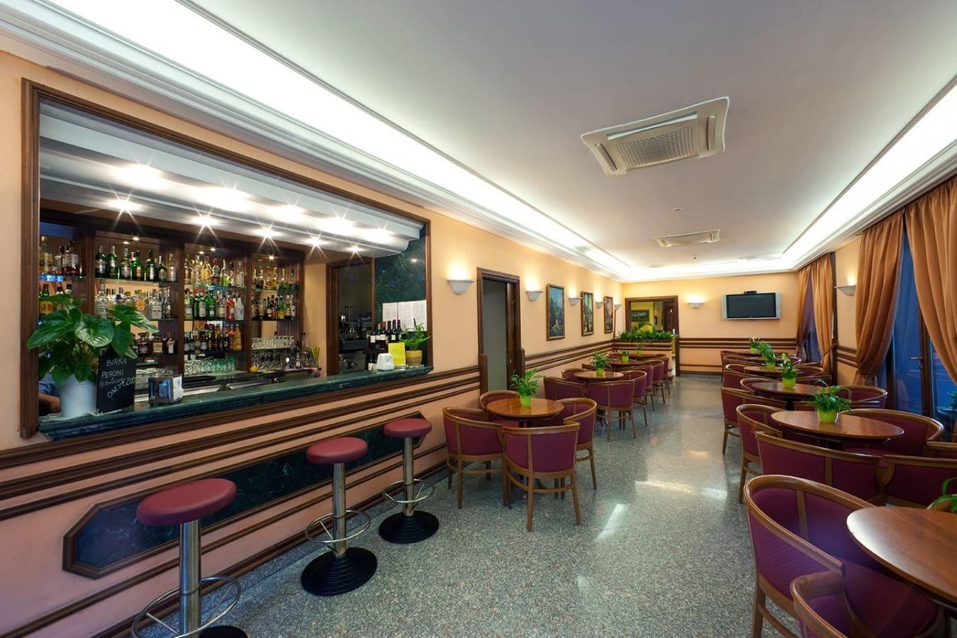 Bar/Salón Hotel Ascot