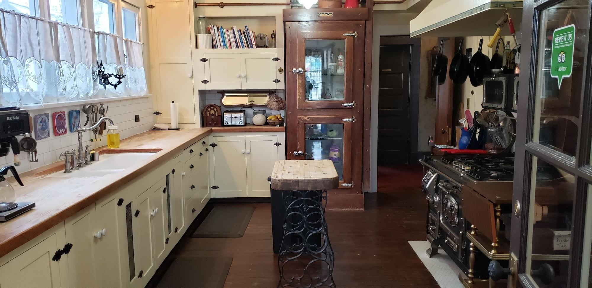 Varios Alaska Heritage House Bed and Breakfast