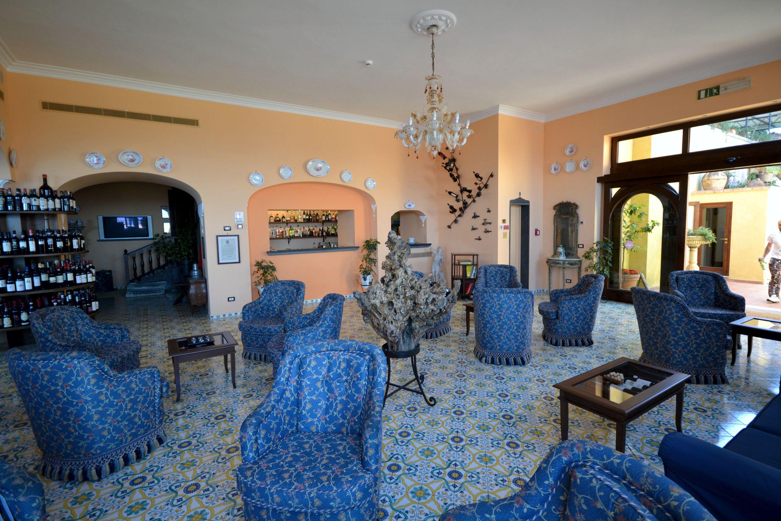 Bar/Salón Hotel La Tonnarella