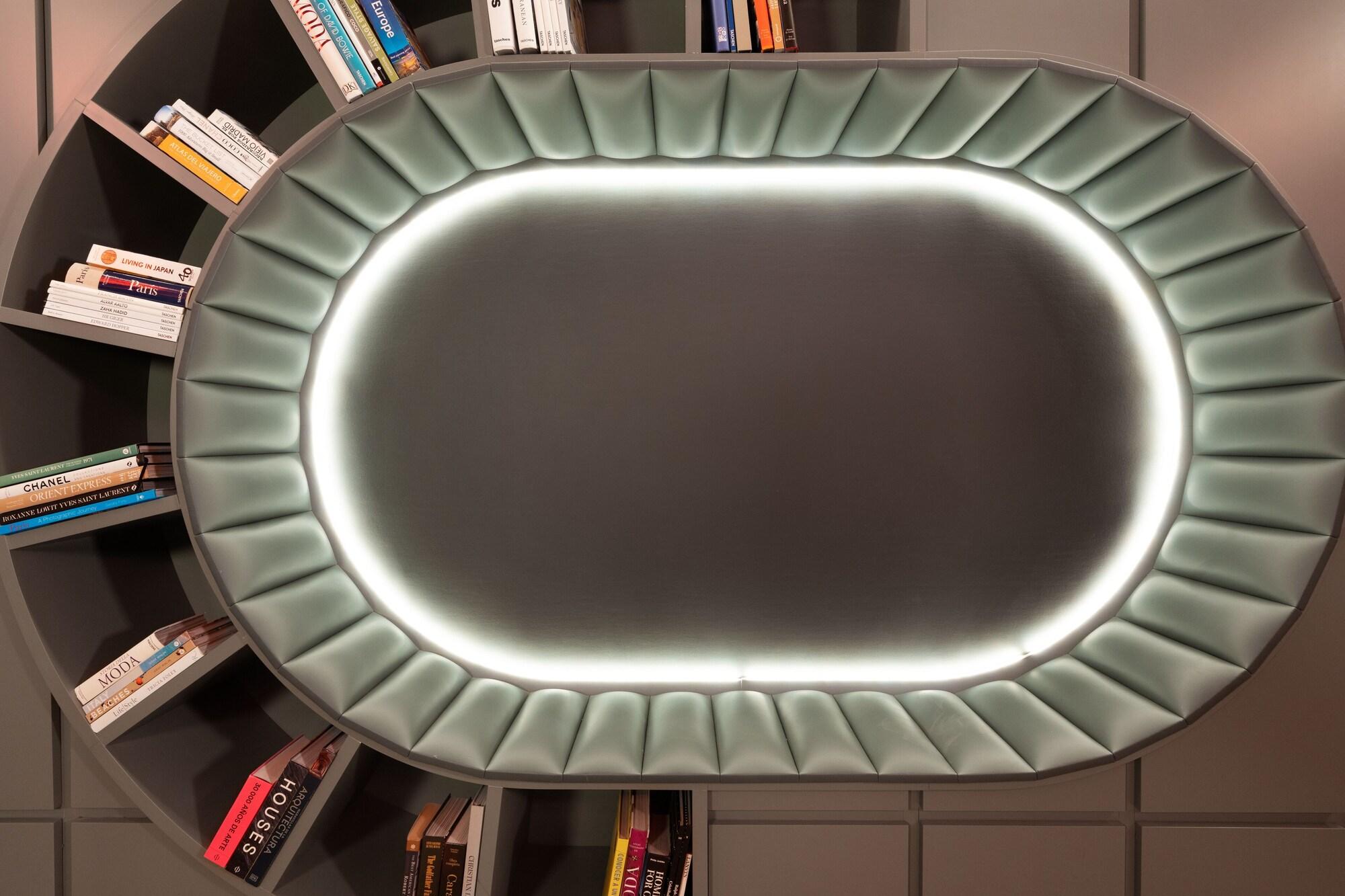 Vista Lobby Chic & Basic dot