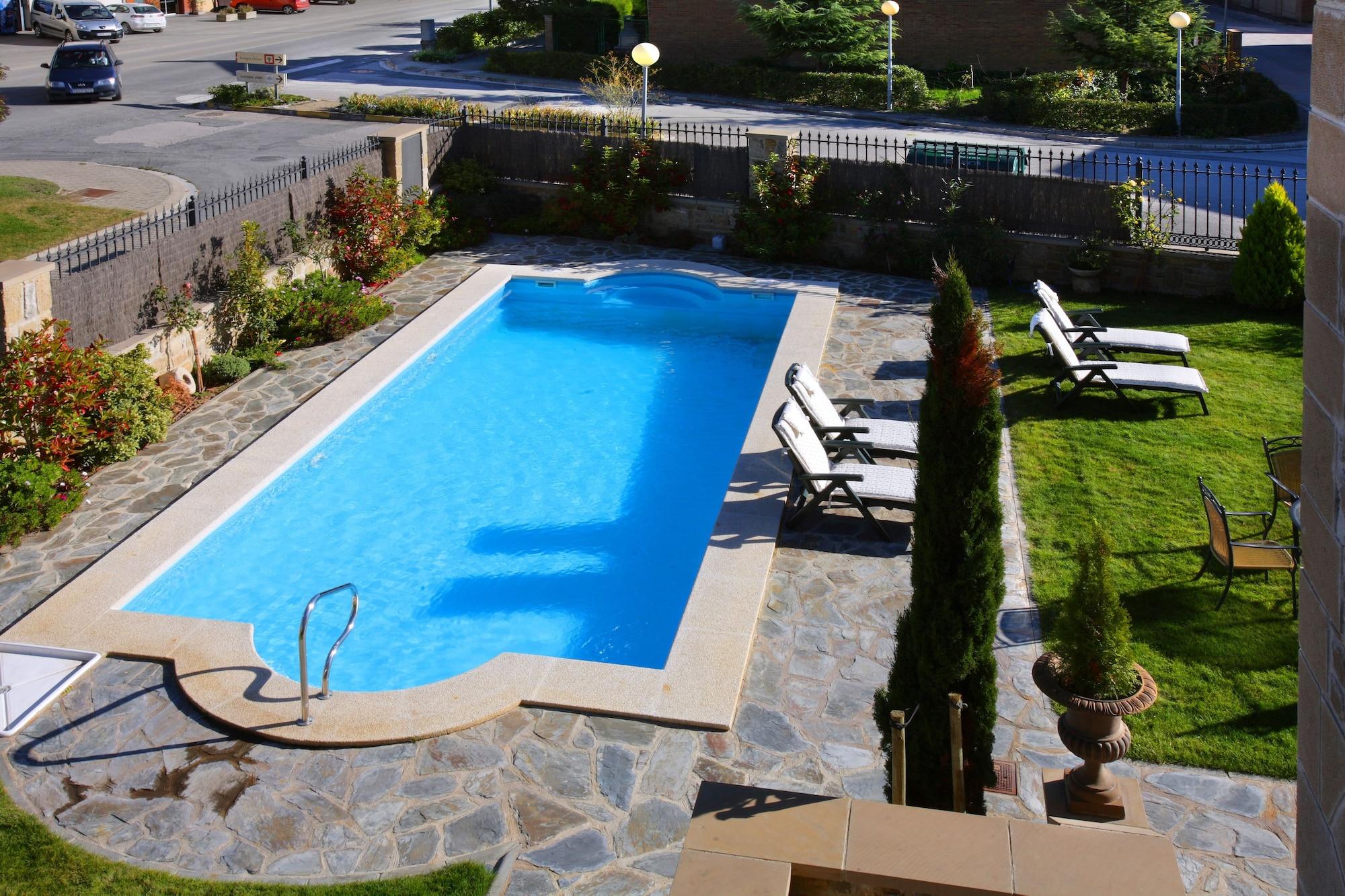 Vista Piscina El Juglar