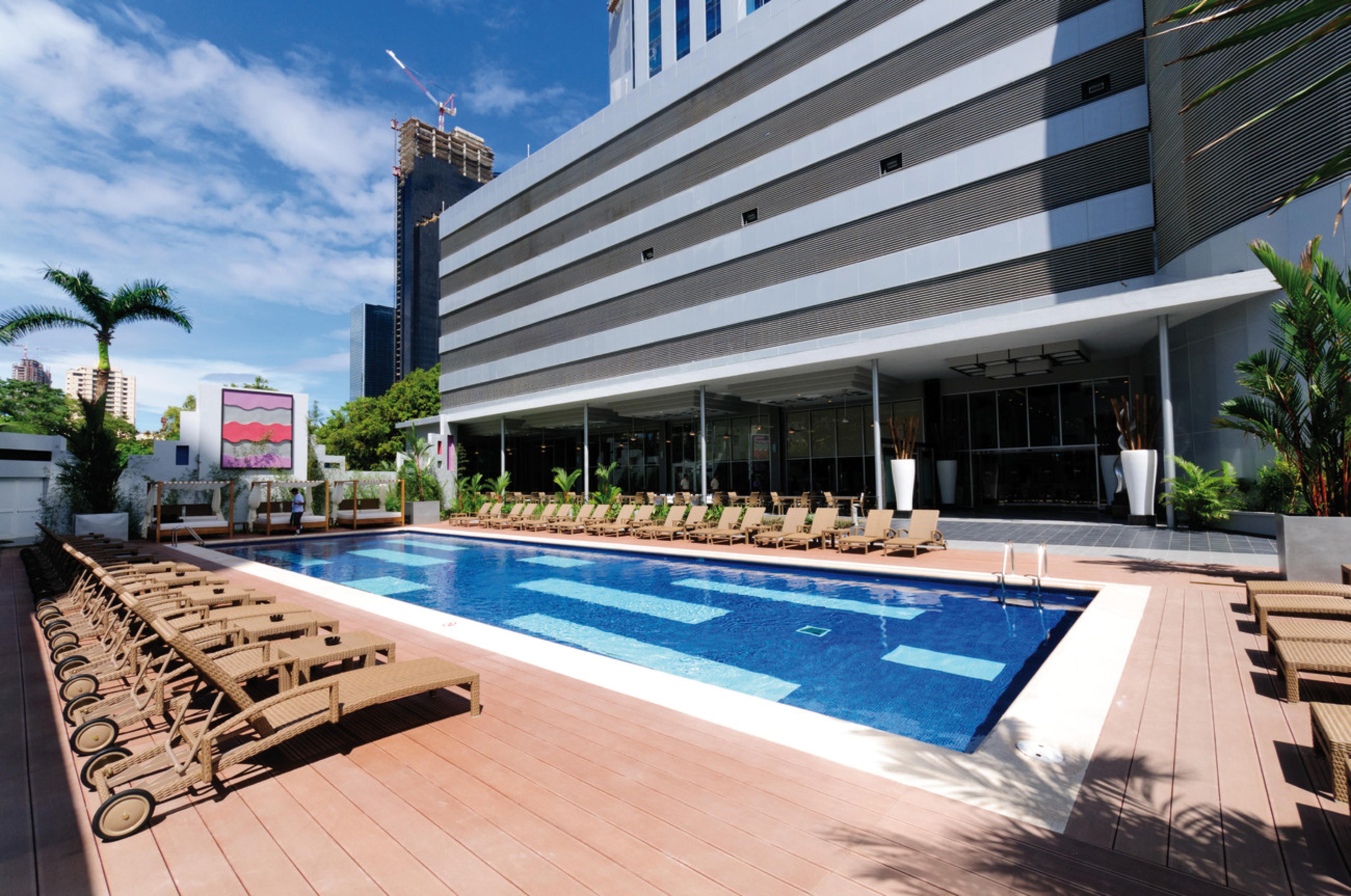 Vista Piscina Riu Plaza Panamá