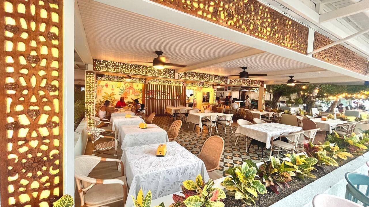 Restaurant Cocoplum Beach Hotel