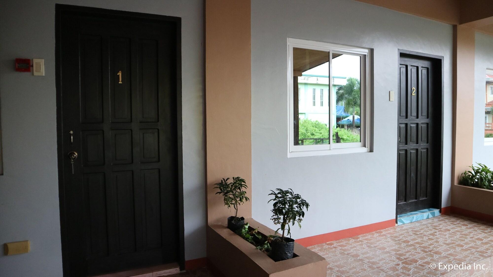 Vista Exterior Zeah's Inn