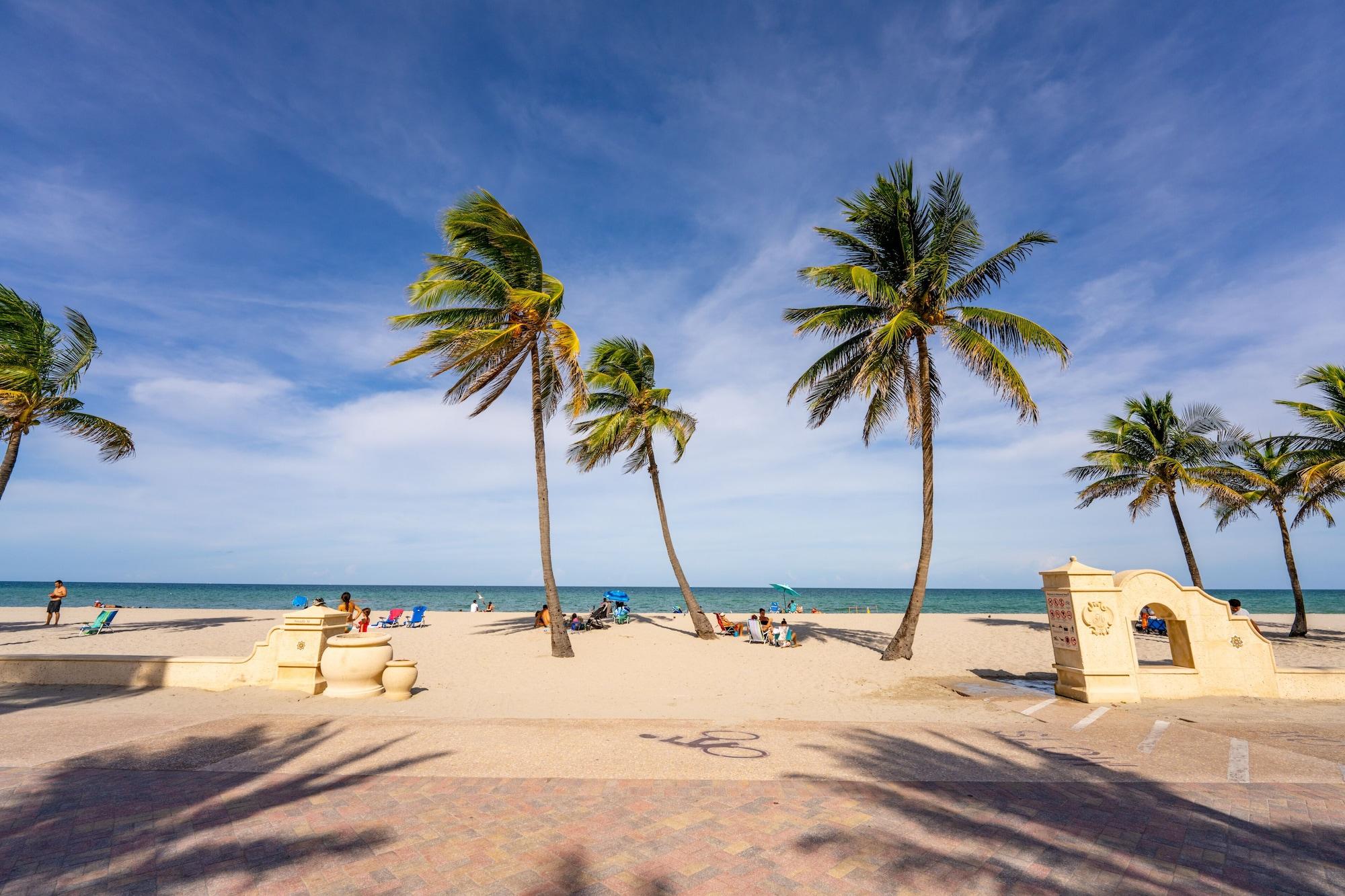 Playa The Surf Hollywood Beach