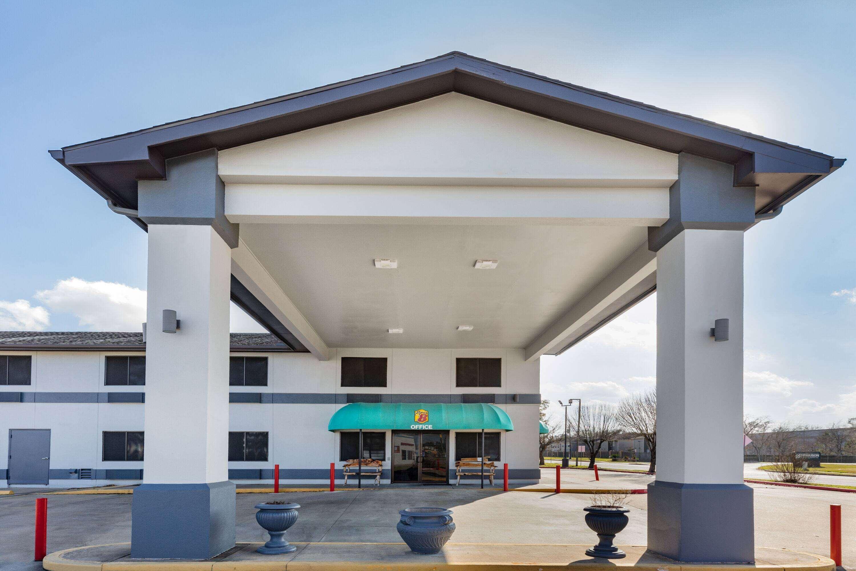 Vista Exterior Super 8 by Wyndham League City