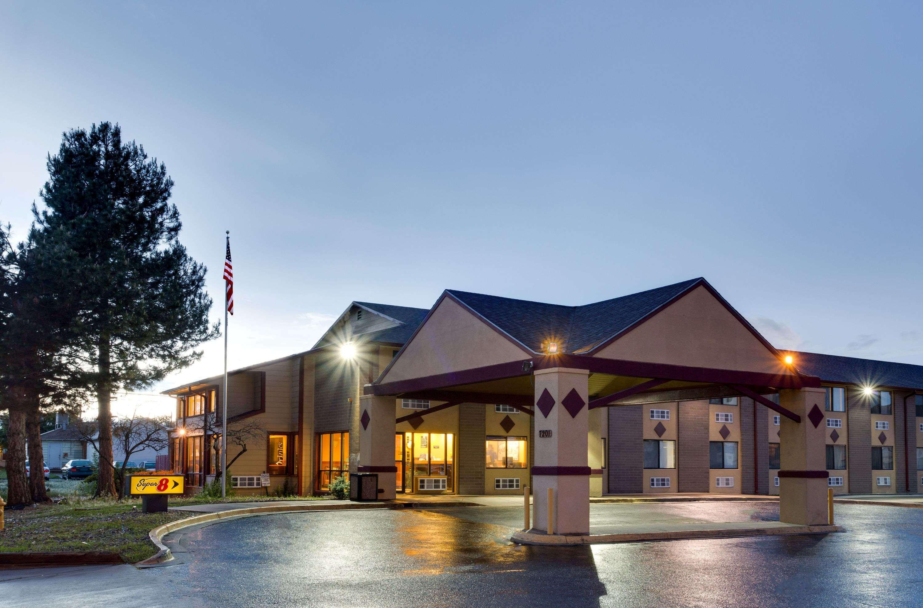 Vista Exterior Super 8 by Wyndham Denver Stapleton