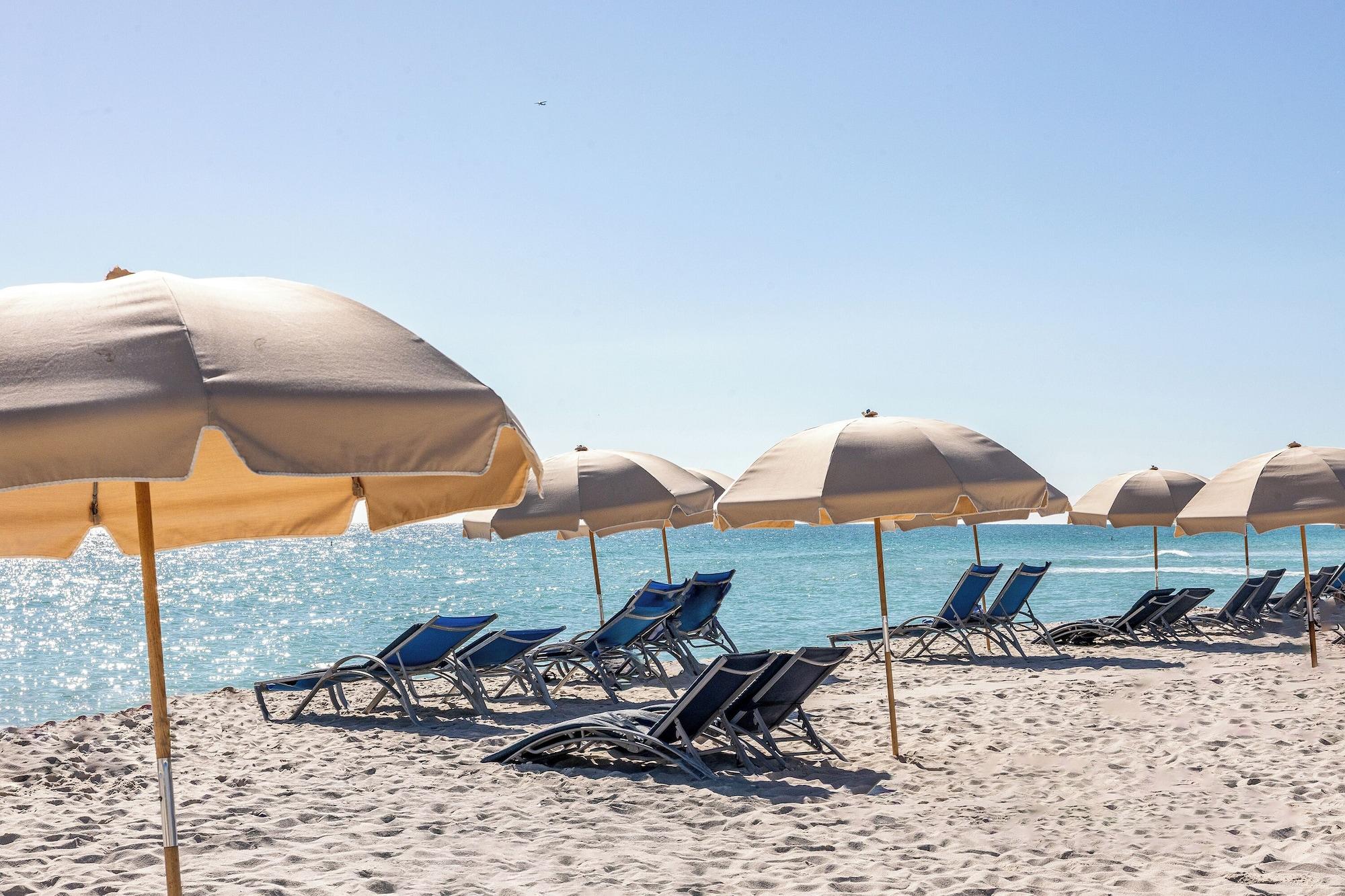 Playa Oceanside Hotel and Suites