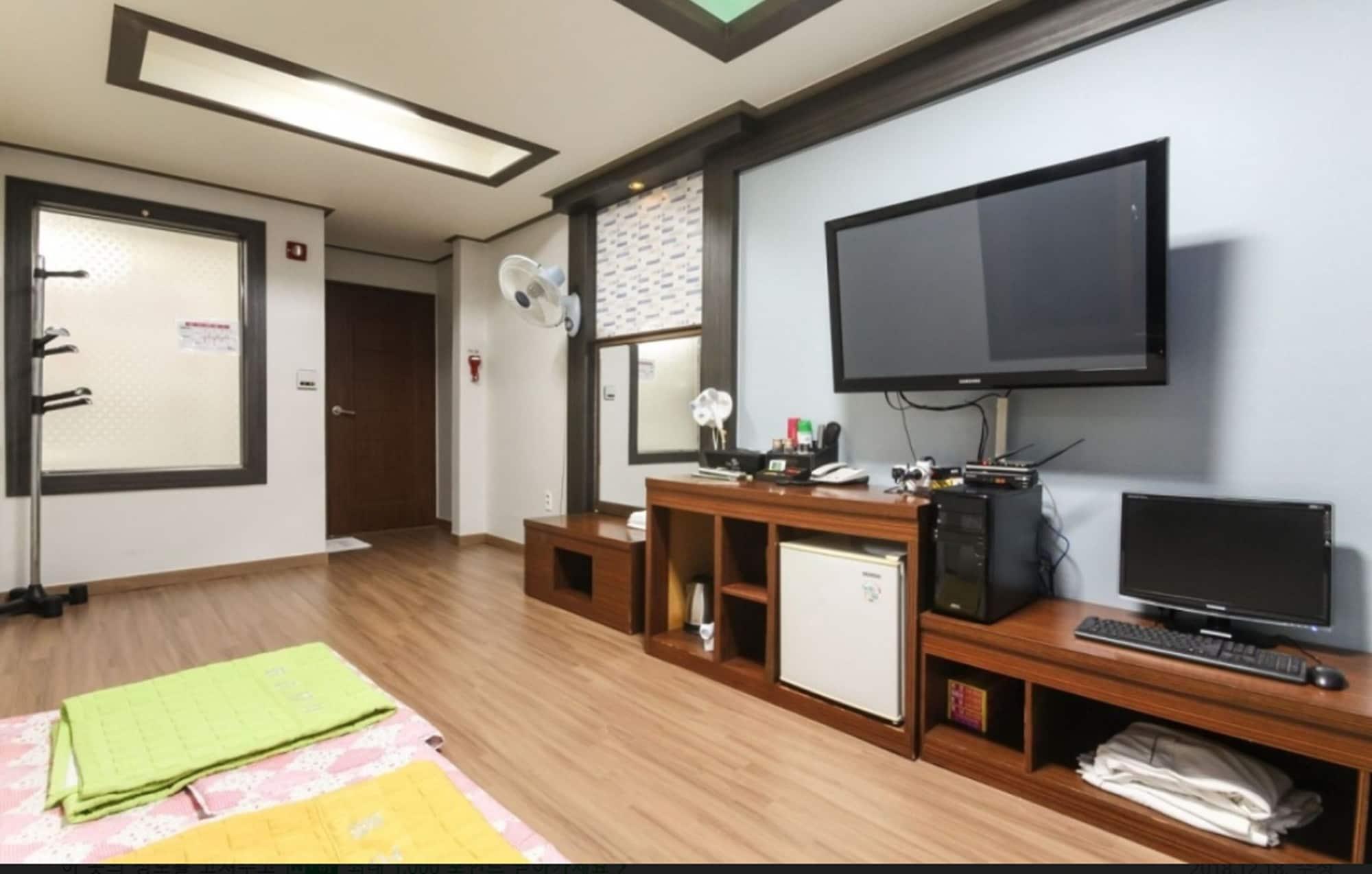 Set de Habitación The Sharp Motel
