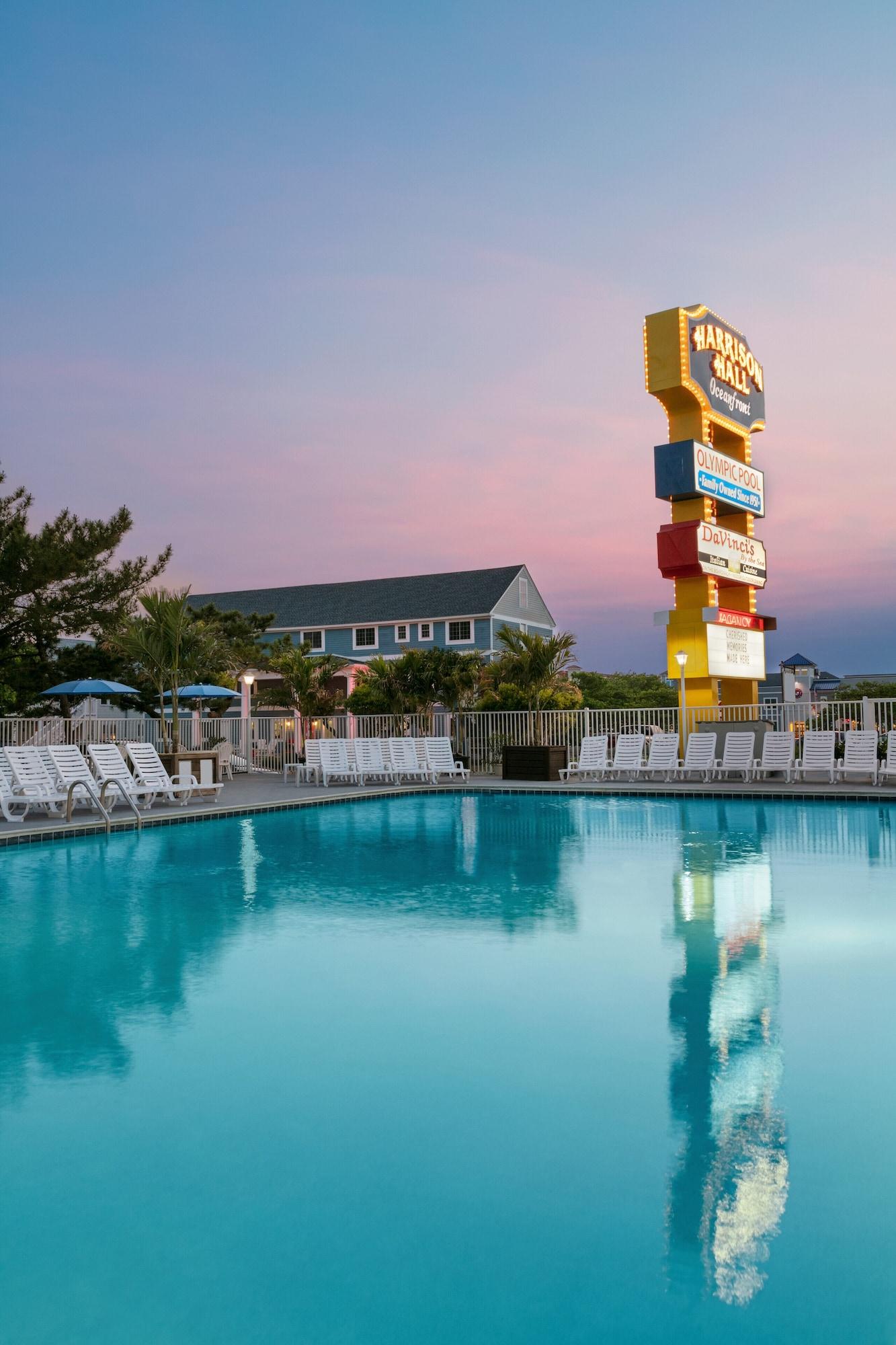 Vista Piscina Harrison Hall Hotel