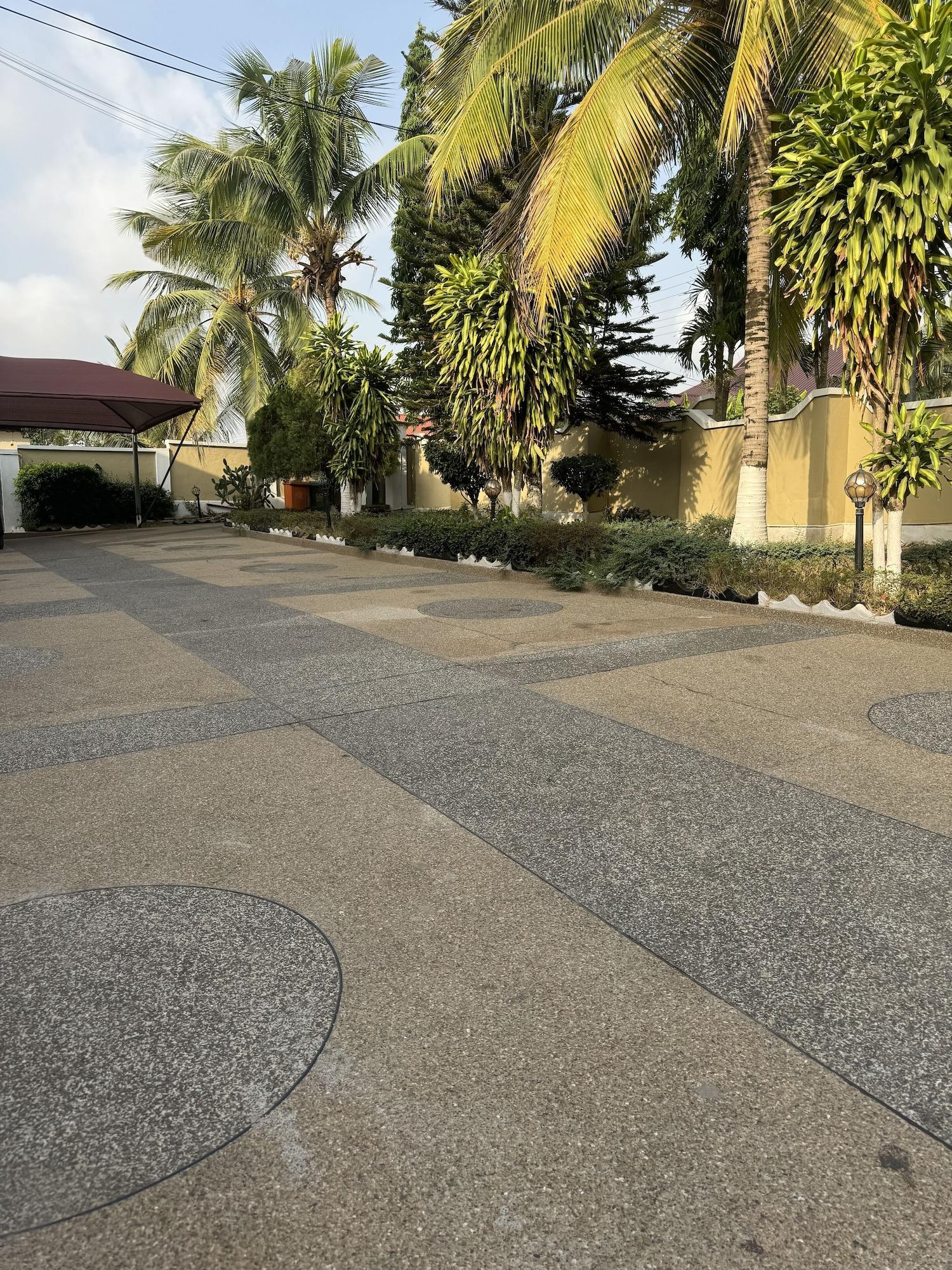 Vista Exterior LaRosa Executive Guest House