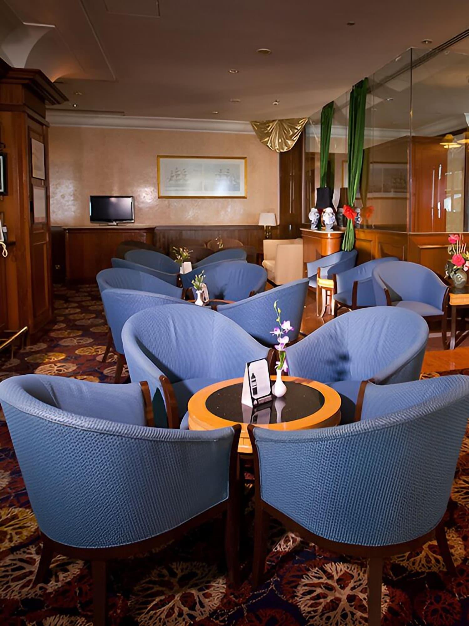 Vista Lobby Gurney Bay Hotel, A PARKROYAL PARTNER HOTEL