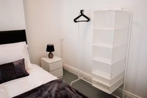 Alquiler Vacacional - Stay Comfortable-close to City Centre-4 Bed House!