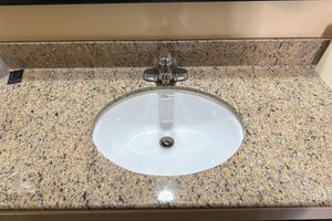 Alojamiento - Deluxe Inn