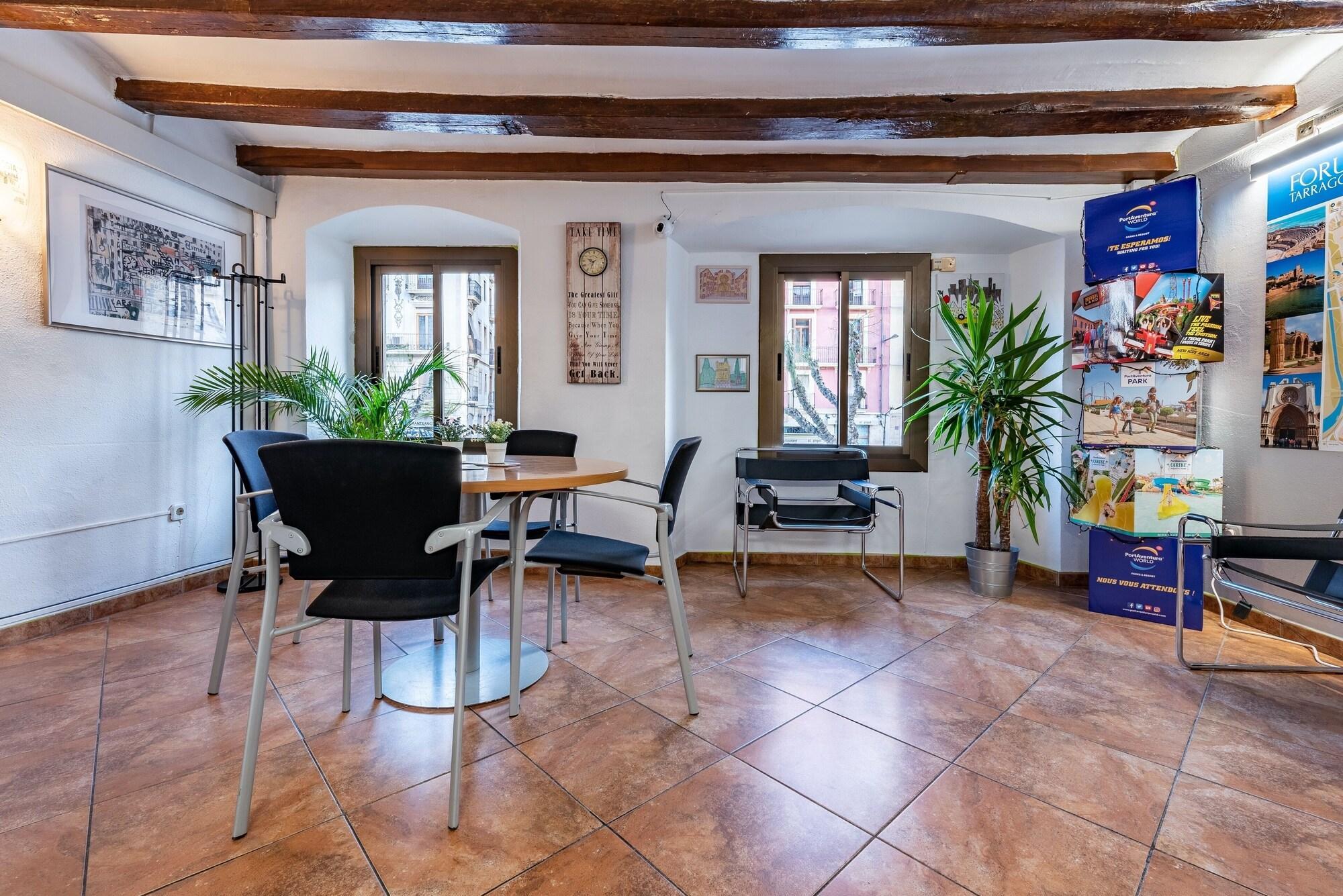 Vista Lobby Hostal Forum Tarragona