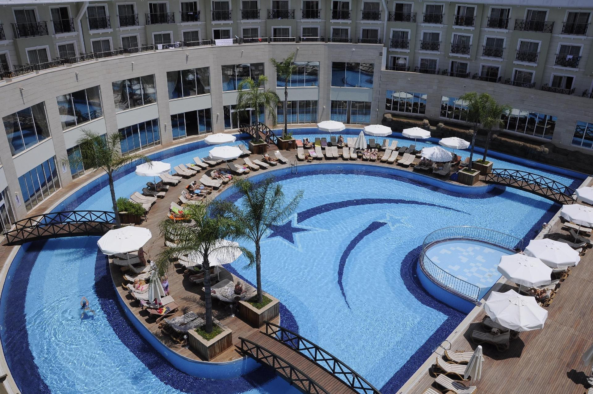 Vista Exterior Meder Resort Hotel