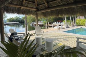 Renta temporal - 5 bedroom - Deep Dockage & Heated Pool in Islamorada.