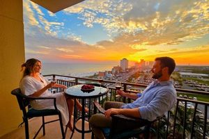 Renta Vacacional - Ocean & Main Strip View! Fireplace! Beach Condo-Origin 805. Free Parking