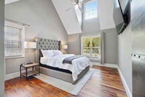 Alquiler Vacacional - High-end home w/ fireplace, gourmet kitchen, sauna, game room and large backyard