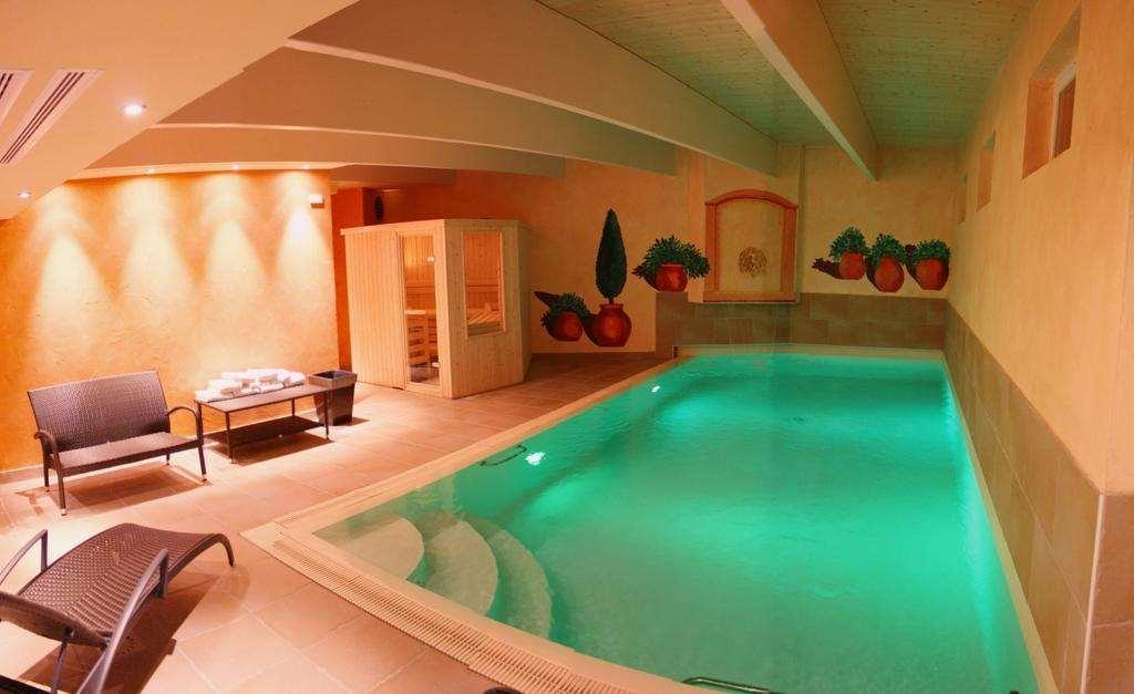 Vista Piscina Brit Hotel Bristol Montbéliard