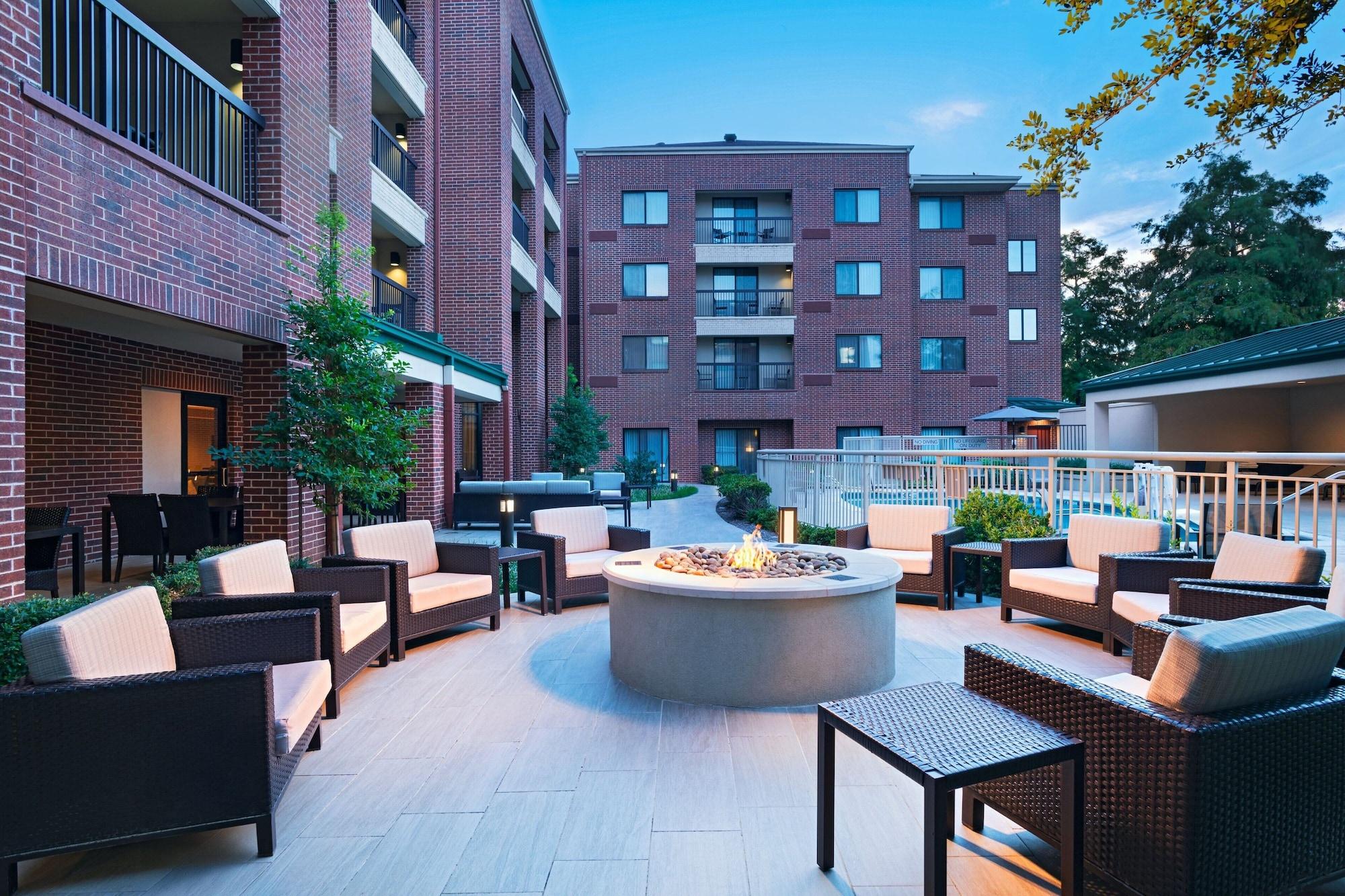 Vista Exterior Courtyard by Marriott Dallas DFW Airport South/Irving