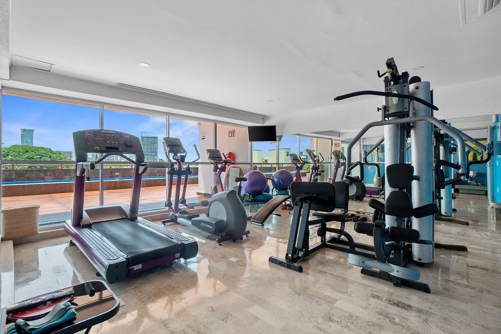 Gimnasio Deck12 Casino and Resort by Monyxbnb